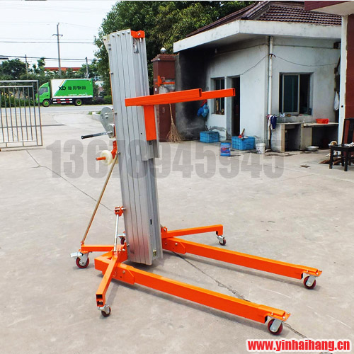 展示展覽器材物料提升機(jī)2