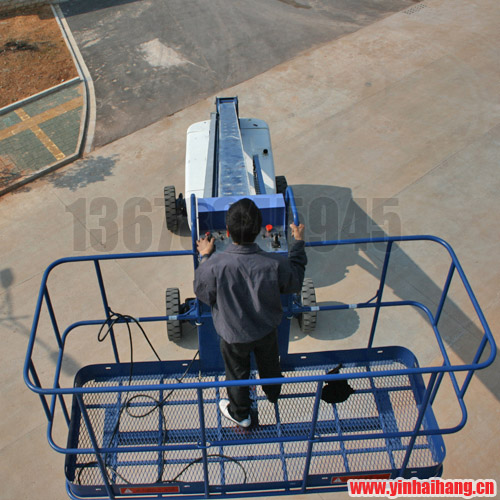 直臂式高空作業(yè)車1