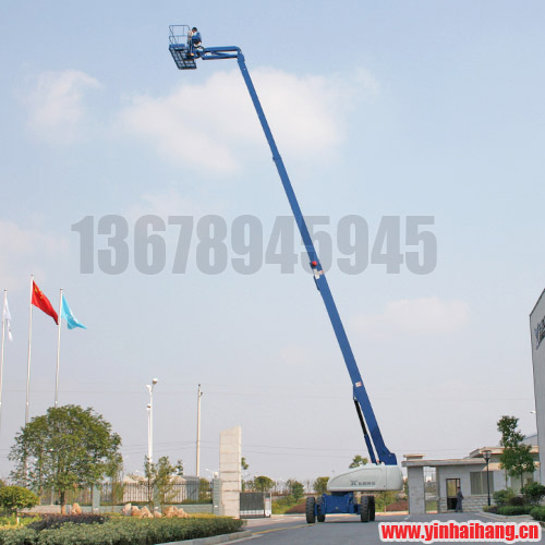 自行走式高空作業(yè)車1