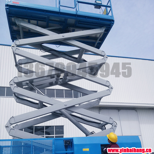 越野型高空作業(yè)升降平臺(tái)