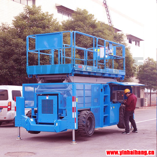 越野型高空作業(yè)升降平臺(tái)