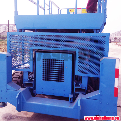 柴油越野型剪叉式高空作業(yè)平臺(tái)